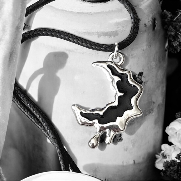 5 For $25💫Melting Crescent Moon Pendant - Picture 3 of 4